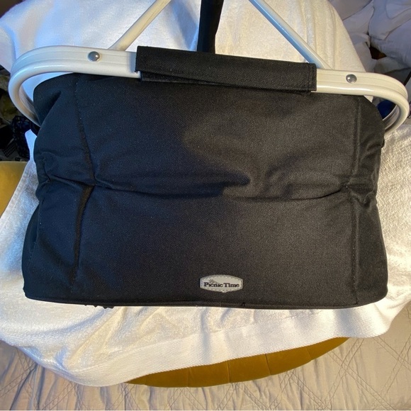 BNWT Foldable heavy lined cooler/picnic basket. - Picture 1 of 16